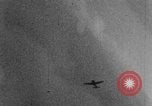 Standbild Gun camera footage zeigen Fw-190 Hit und brennen Deutschland, 1944, aus Sekunde 12 historischem Filmmaterial Videoclip 65675047726