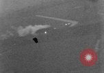 Standbild strafing Lokomotive europäische Theater, 1944, aus Sekunde 32 historischem Filmmaterial Videoclip 65675047727