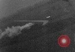 Standbild strafing Lokomotive europäische Theater, 1944, aus Sekunde 33 historischem Filmmaterial Videoclip 65675047727