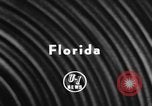 Immagine di Gli amanti dello sci d'acqua Cypress Gardens Florida USA, 1956, secondo 3 filmato di repertorio 65675047757