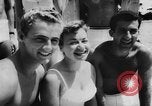 Immagine di Gli amanti dello sci d'acqua Cypress Gardens Florida USA, 1956, secondo 10 filmato di repertorio 65675047757
