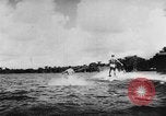 Immagine di Gli amanti dello sci d'acqua Cypress Gardens Florida USA, 1956, secondo 33 filmato di repertorio 65675047757