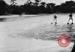Immagine di Gli amanti dello sci d'acqua Cypress Gardens Florida USA, 1956, secondo 37 filmato di repertorio 65675047757