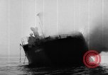 Immagine di Nave incidente Delaware River USA, 1957, secondo 27 filmato di repertorio 65675047759