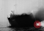 Immagine di Nave incidente Delaware River USA, 1957, secondo 28 filmato di repertorio 65675047759