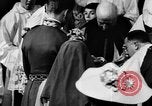 Standbild Taufe von Prinzessin Louise Caroline von Monaco Monaco, 1957, aus Sekunde 14 historischem Filmmaterial Videoclip 65675047760