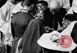 Standbild Taufe von Prinzessin Louise Caroline von Monaco Monaco, 1957, aus Sekunde 16 historischem Filmmaterial Videoclip 65675047760