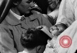 Standbild Taufe von Prinzessin Louise Caroline von Monaco Monaco, 1957, aus Sekunde 22 historischem Filmmaterial Videoclip 65675047760