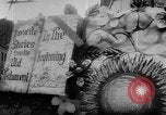 Standbild Mardi Gras Parade New Orleans Louisiana USA, 1957, aus Sekunde 9 historischem Filmmaterial Videoclip 65675047761