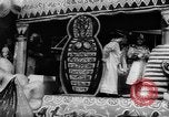 Standbild Mardi Gras Parade New Orleans Louisiana USA, 1957, aus Sekunde 27 historischem Filmmaterial Videoclip 65675047761