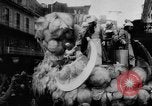 Standbild Mardi Gras Parade New Orleans Louisiana USA, 1957, aus Sekunde 28 historischem Filmmaterial Videoclip 65675047761