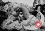 Standbild Mardi Gras Parade New Orleans Louisiana USA, 1957, aus Sekunde 30 historischem Filmmaterial Videoclip 65675047761