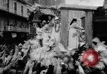 Standbild Mardi Gras Parade New Orleans Louisiana USA, 1957, aus Sekunde 33 historischem Filmmaterial Videoclip 65675047761