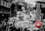 Standbild Mardi Gras Parade New Orleans Louisiana USA, 1957, aus Sekunde 34 historischem Filmmaterial Videoclip 65675047761