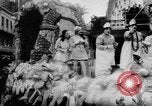 Standbild Mardi Gras Parade New Orleans Louisiana USA, 1957, aus Sekunde 35 historischem Filmmaterial Videoclip 65675047761