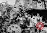 Standbild Mardi Gras Parade New Orleans Louisiana USA, 1957, aus Sekunde 41 historischem Filmmaterial Videoclip 65675047761