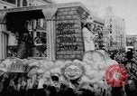 Standbild Mardi Gras Parade New Orleans Louisiana USA, 1957, aus Sekunde 50 historischem Filmmaterial Videoclip 65675047761
