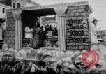 Standbild Mardi Gras Parade New Orleans Louisiana USA, 1957, aus Sekunde 51 historischem Filmmaterial Videoclip 65675047761