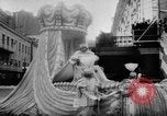 Standbild Mardi Gras Parade New Orleans Louisiana USA, 1957, aus Sekunde 56 historischem Filmmaterial Videoclip 65675047761