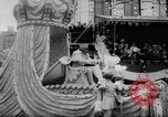 Standbild Mardi Gras Parade New Orleans Louisiana USA, 1957, aus Sekunde 58 historischem Filmmaterial Videoclip 65675047761