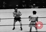 Immagine di Boxer Vince Shomo New York City USA, 1957, secondo 7 filmato di repertorio 65675047763