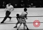 Immagine di Boxer Vince Shomo New York City USA, 1957, secondo 8 filmato di repertorio 65675047763
