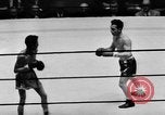 Immagine di Boxer Vince Shomo New York City USA, 1957, secondo 10 filmato di repertorio 65675047763