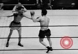 Immagine di Boxer Vince Shomo New York City USA, 1957, secondo 13 filmato di repertorio 65675047763