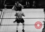 Immagine di Boxer Vince Shomo New York City USA, 1957, secondo 14 filmato di repertorio 65675047763