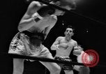 Immagine di Boxer Vince Shomo New York City USA, 1957, secondo 16 filmato di repertorio 65675047763