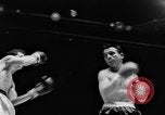 Immagine di Boxer Vince Shomo New York City USA, 1957, secondo 19 filmato di repertorio 65675047763