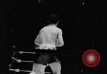 Immagine di Boxer Vince Shomo New York City USA, 1957, secondo 21 filmato di repertorio 65675047763