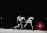 Immagine di Boxer Vince Shomo New York City USA, 1957, secondo 23 filmato di repertorio 65675047763