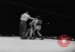 Immagine di Boxer Vince Shomo New York City USA, 1957, secondo 27 filmato di repertorio 65675047763