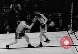 Immagine di Boxer Vince Shomo New York City USA, 1957, secondo 28 filmato di repertorio 65675047763