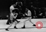 Immagine di Boxer Vince Shomo New York City USA, 1957, secondo 29 filmato di repertorio 65675047763