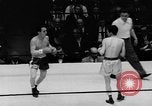 Immagine di Boxer Vince Shomo New York City USA, 1957, secondo 30 filmato di repertorio 65675047763