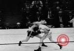 Immagine di Boxer Vince Shomo New York City USA, 1957, secondo 31 filmato di repertorio 65675047763