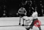 Immagine di Boxer Vince Shomo New York City USA, 1957, secondo 33 filmato di repertorio 65675047763