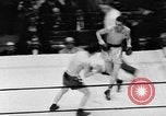 Immagine di Boxer Vince Shomo New York City USA, 1957, secondo 37 filmato di repertorio 65675047763