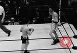Immagine di Boxer Vince Shomo New York City USA, 1957, secondo 38 filmato di repertorio 65675047763