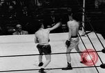 Immagine di Boxer Vince Shomo New York City USA, 1957, secondo 39 filmato di repertorio 65675047763