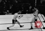 Immagine di Boxer Vince Shomo New York City USA, 1957, secondo 40 filmato di repertorio 65675047763