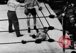 Immagine di Boxer Vince Shomo New York City USA, 1957, secondo 43 filmato di repertorio 65675047763