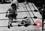 Immagine di Boxer Vince Shomo New York City USA, 1957, secondo 45 filmato di repertorio 65675047763