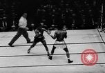 Immagine di Boxer Vince Shomo New York City USA, 1957, secondo 49 filmato di repertorio 65675047763