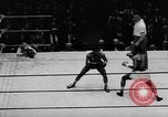 Immagine di Boxer Vince Shomo New York City USA, 1957, secondo 53 filmato di repertorio 65675047763