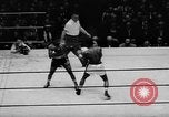 Immagine di Boxer Vince Shomo New York City USA, 1957, secondo 56 filmato di repertorio 65675047763