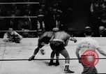 Immagine di Boxer Vince Shomo New York City USA, 1957, secondo 61 filmato di repertorio 65675047763