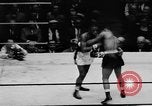 Immagine di Boxer Vince Shomo New York City USA, 1957, secondo 62 filmato di repertorio 65675047763